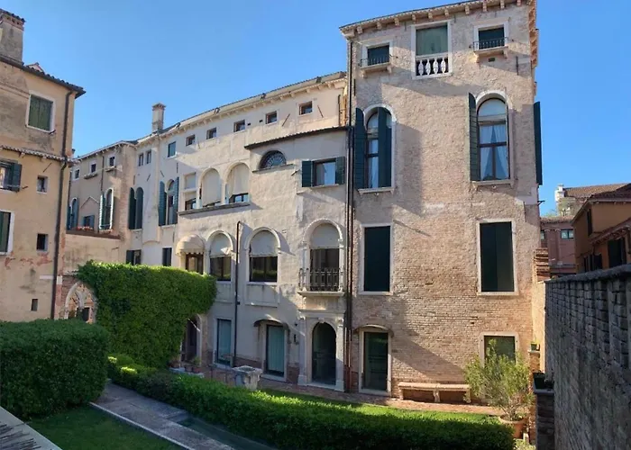 Palazzo Contarini Della Porta Di Ferro Aparthotel Venice