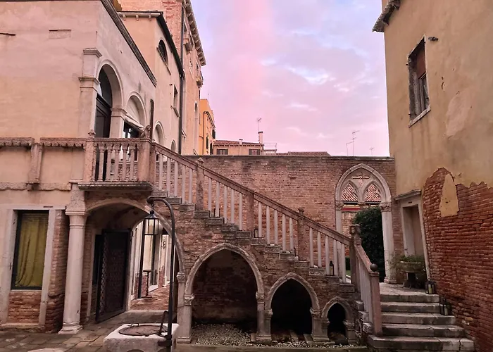 Palazzo Contarini Della Porta Di Ferro Aparthotel Venice
